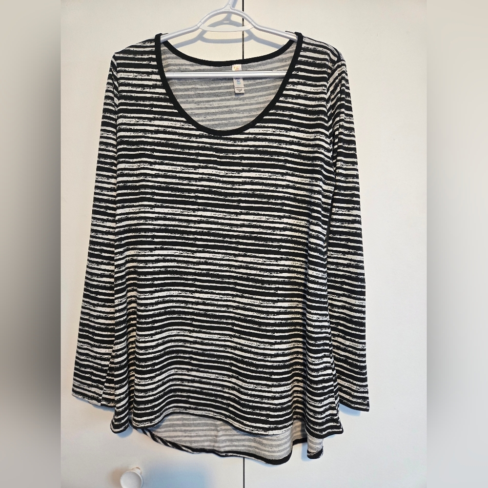 LuLaRoe Black and White Striped Long Sleeve Top